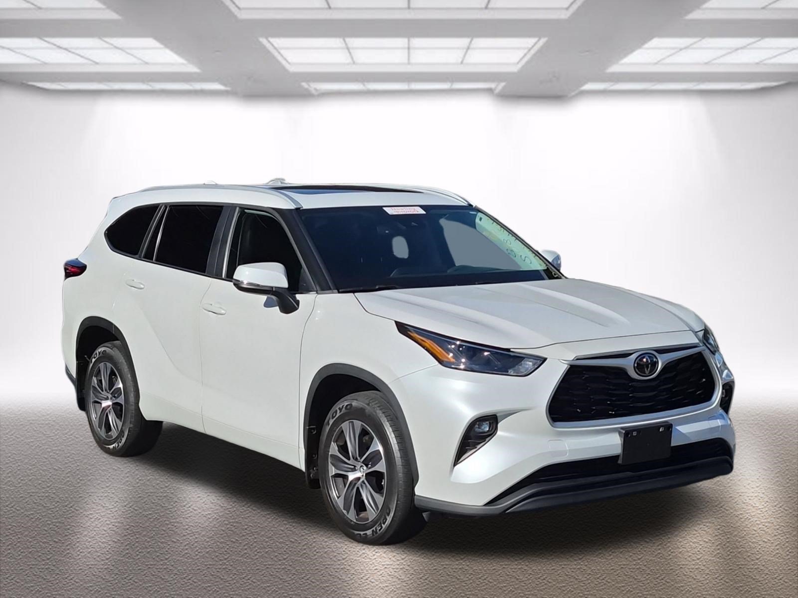 White (Wind Chill Pearl) 2023 Toyota Highlander SUV / Crossover All-Wheel Drive 8-Speed Automatic