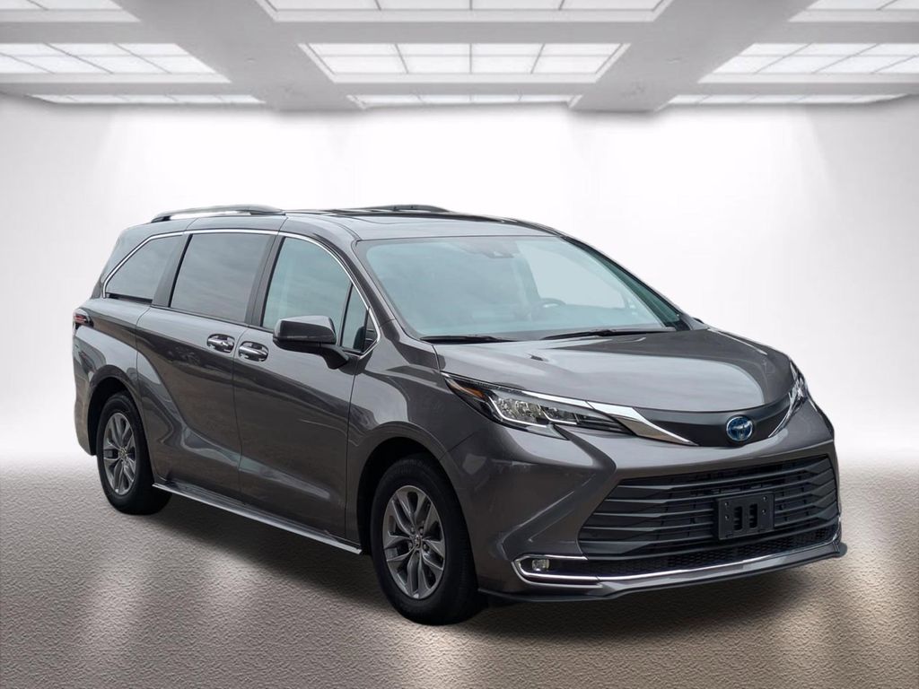 2023 Toyota Sienna XLE 7-Passenger AWD