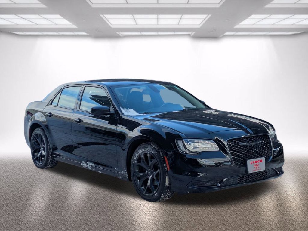 2021 Chrysler 300 Touring RWD
