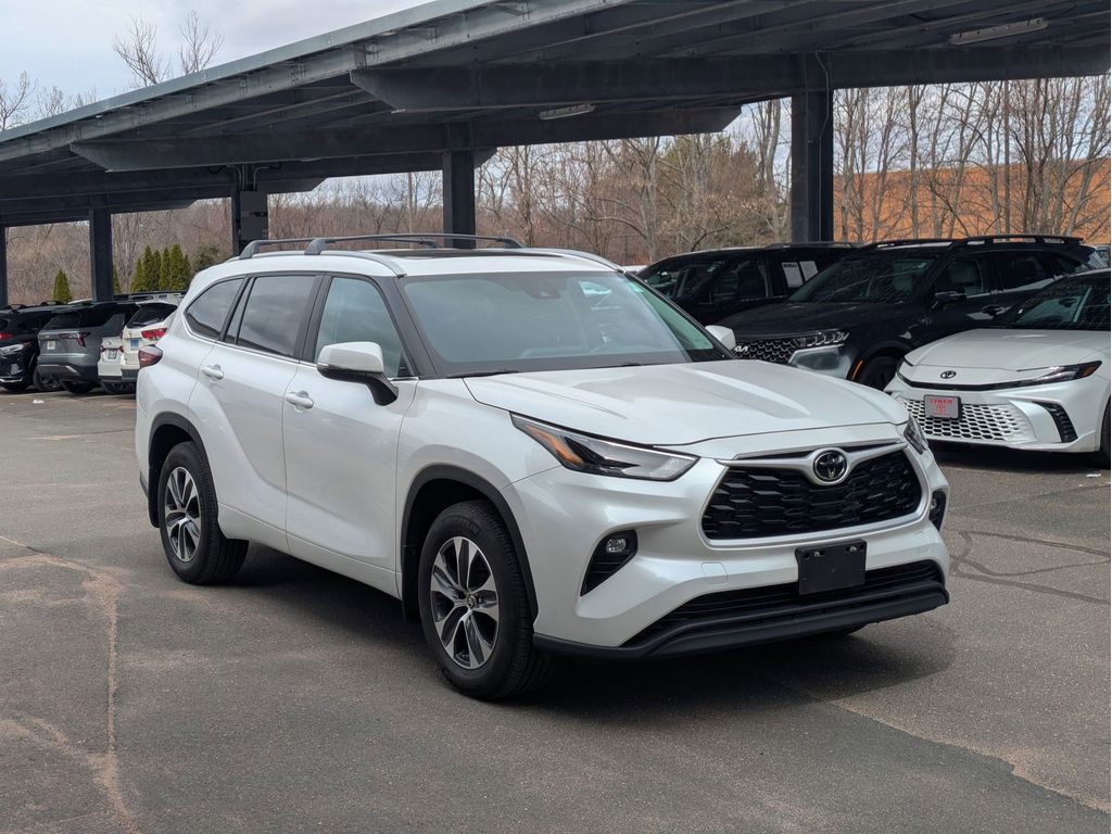 2024 Toyota Highlander XLE AWD