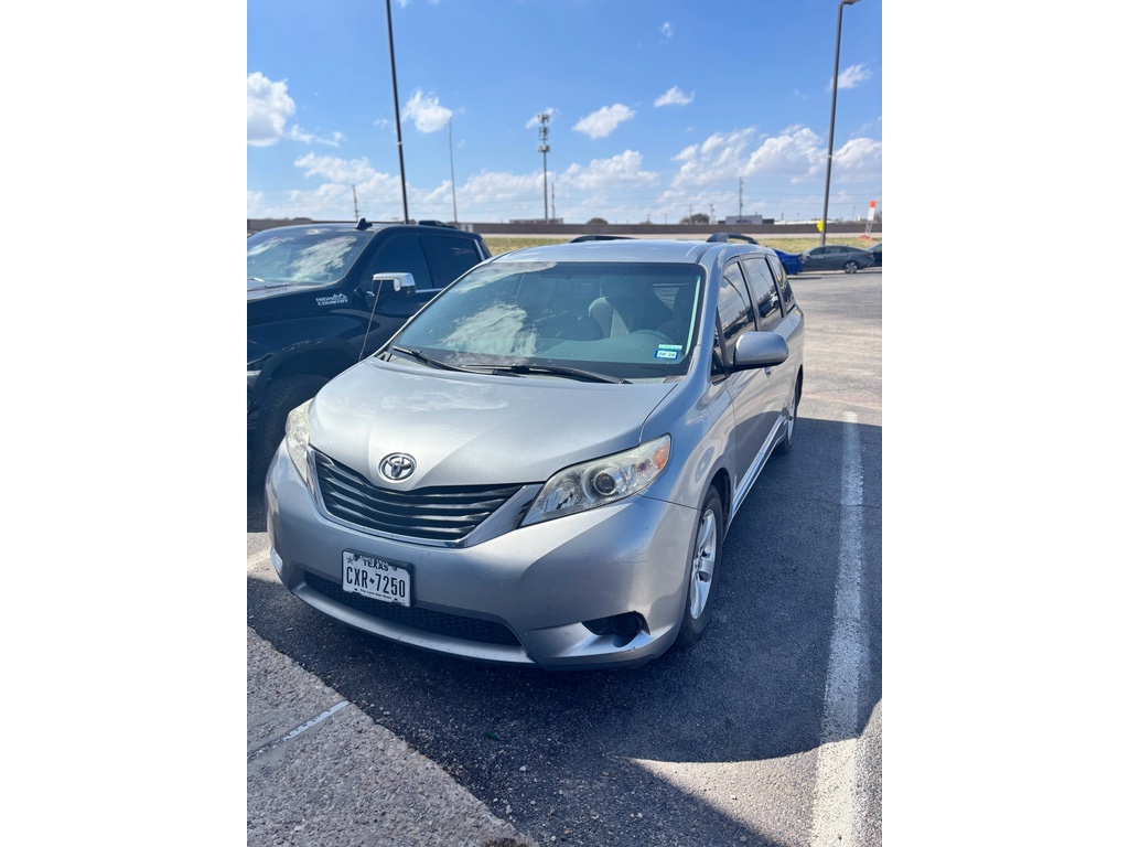 2014 Toyota Sienna LE 7-Passenger Auto Access Seat