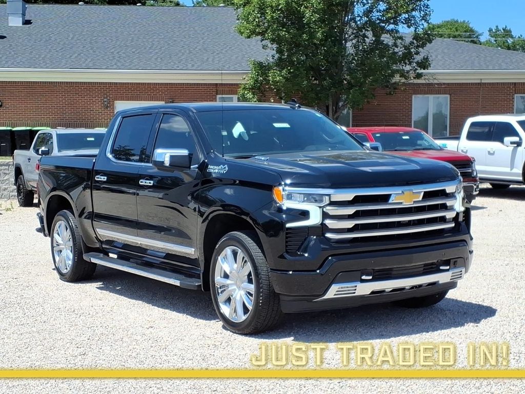 2025 Chevrolet Silverado 1500 High Country Crew Cab 4WD