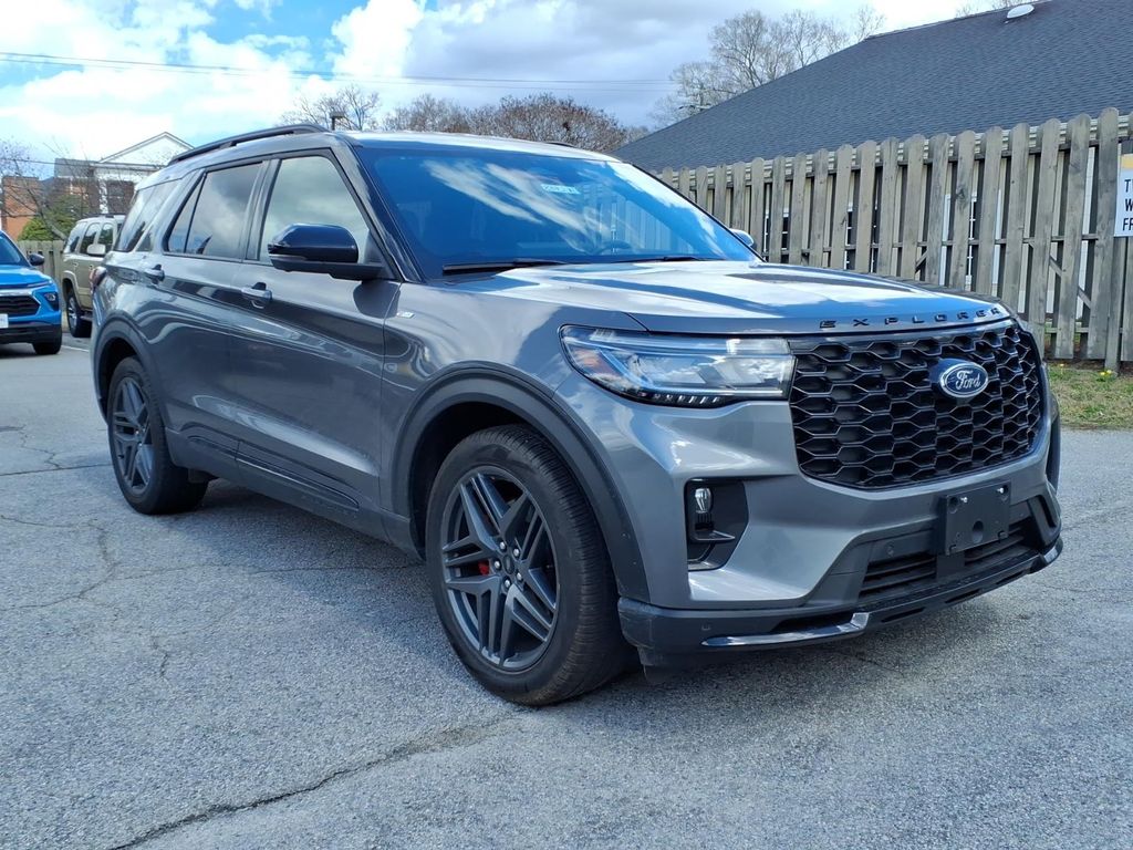 2025 Ford Explorer ST-Line RWD