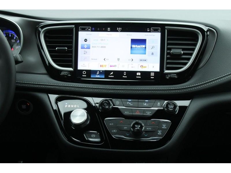 View vehicle photo 7