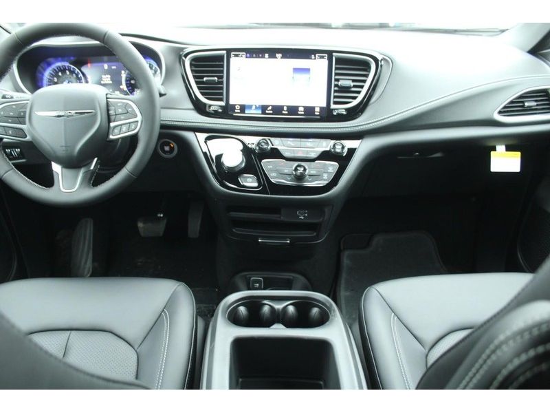 View vehicle photo 5