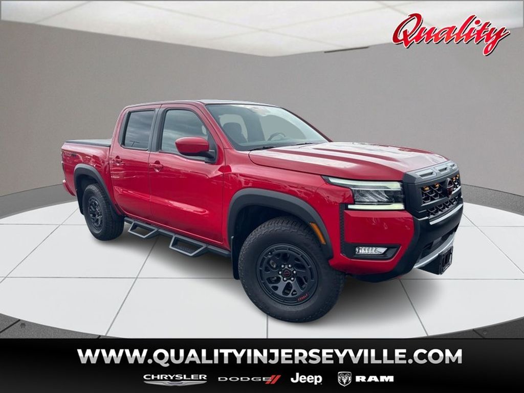 2025 Nissan Frontier Rojo (Red Alert) Camioneta Todo terreno 9 velocidades Automática