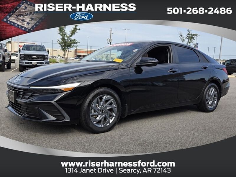 2024 Hyundai Elantra SEL FWD