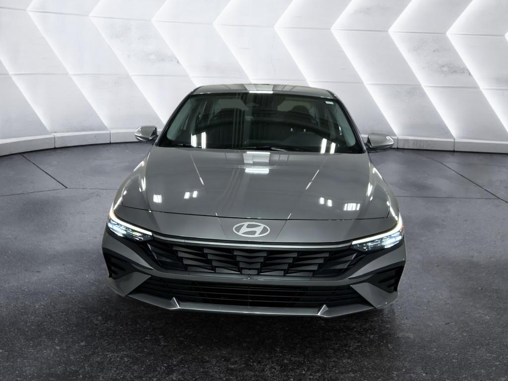 2025 Hyundai Elantra SE FWD