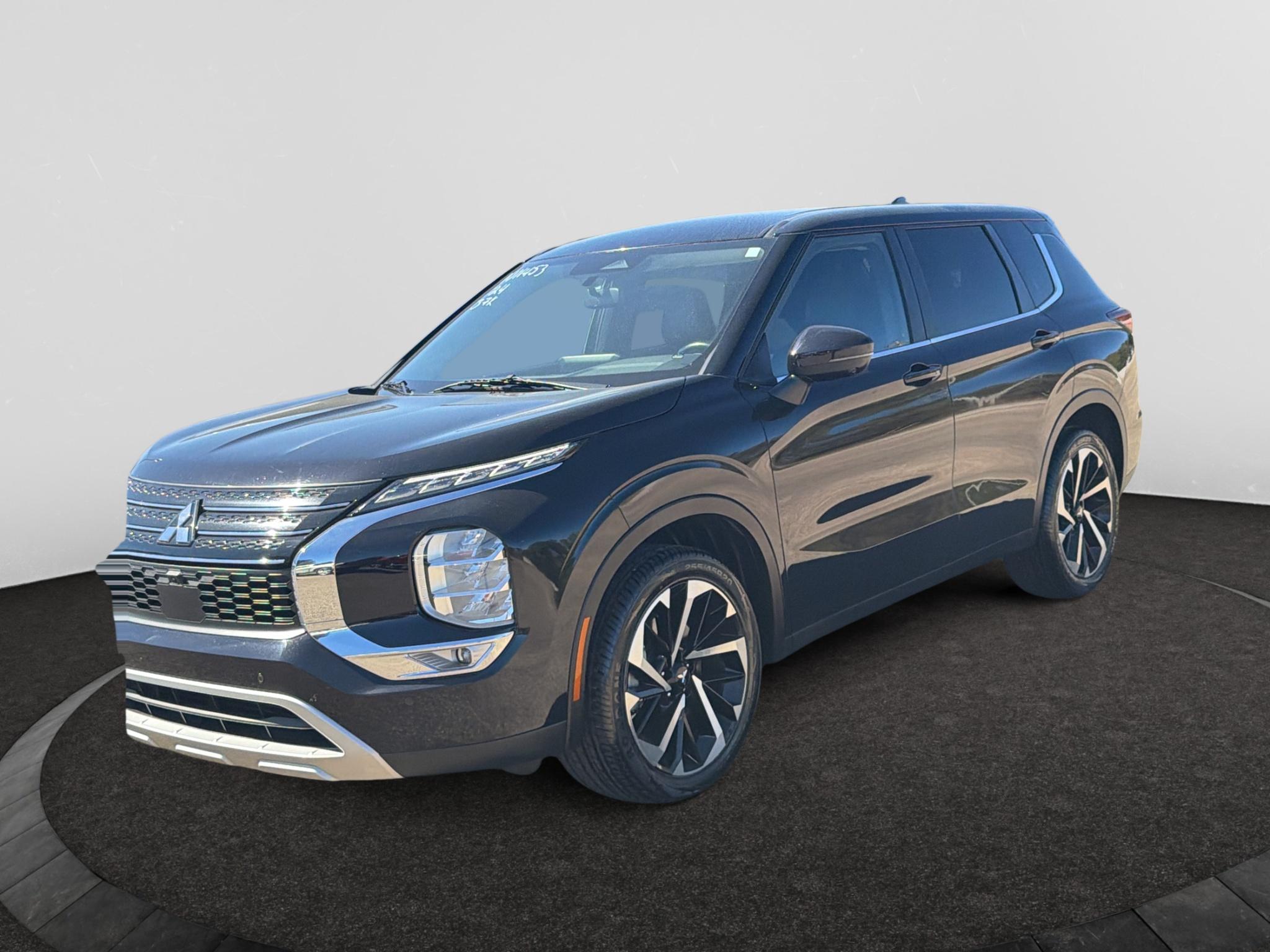Labrador Black Pearl 2024 Mitsubishi Outlander SUV / Crossover Front-Wheel Drive Continuously Variable Transmission