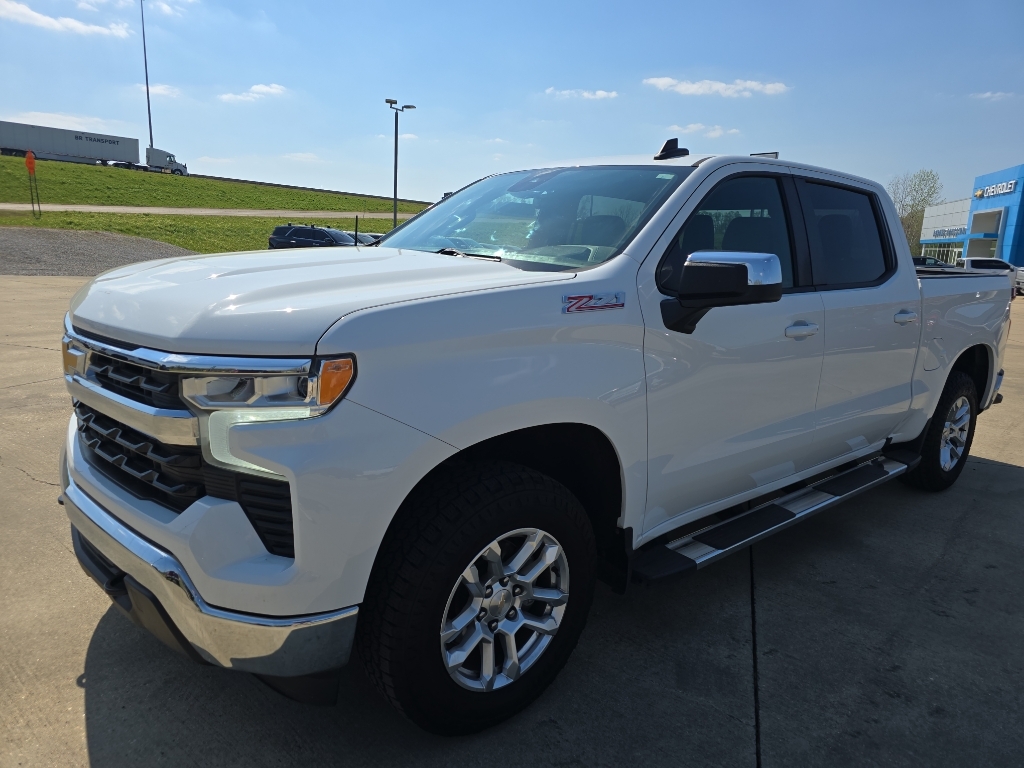 2022 Chevrolet Silverado 1500 LT Crew Cab 4WD