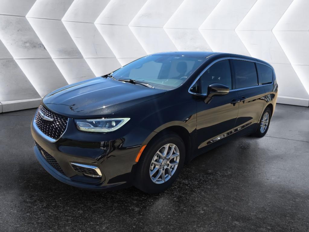 Diamond Black Crystal Pearlcoat 2025 Chrysler Pacifica Select FWD Minivan Front-Wheel Drive 9-Speed Automatic