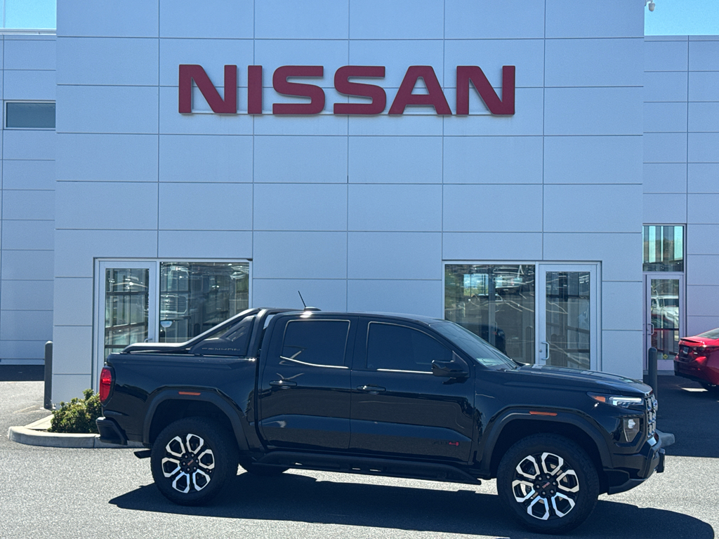 Onyx Black 2025 GMC Canyon Pickup Truck Four-Wheel Drive 8-Speed Automatic