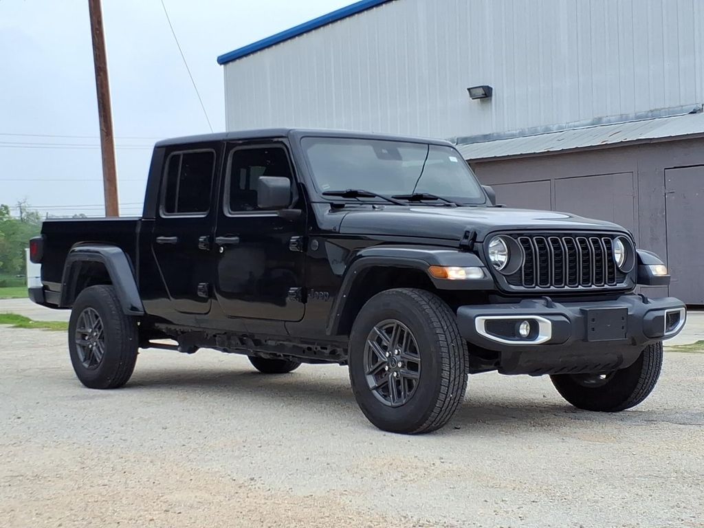 Used Car 2024 Jeep Gladiator  Sport S For Sale Under $40,000 In Pleasanton, Texas