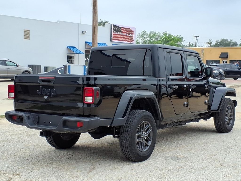 Used Car 2024 Jeep Gladiator  Sport S For Sale Under $40,000 In Pleasanton, Texas
