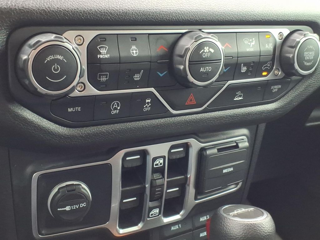 Used Car 2024 Jeep Gladiator  Sport S For Sale Under $40,000 In Pleasanton, Texas