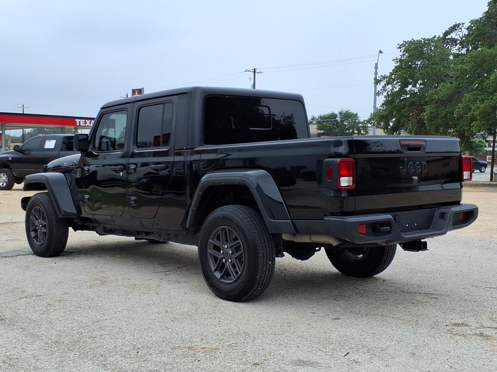 Used Car 2024 Jeep Gladiator  Sport S For Sale Under $40,000 In Pleasanton, Texas