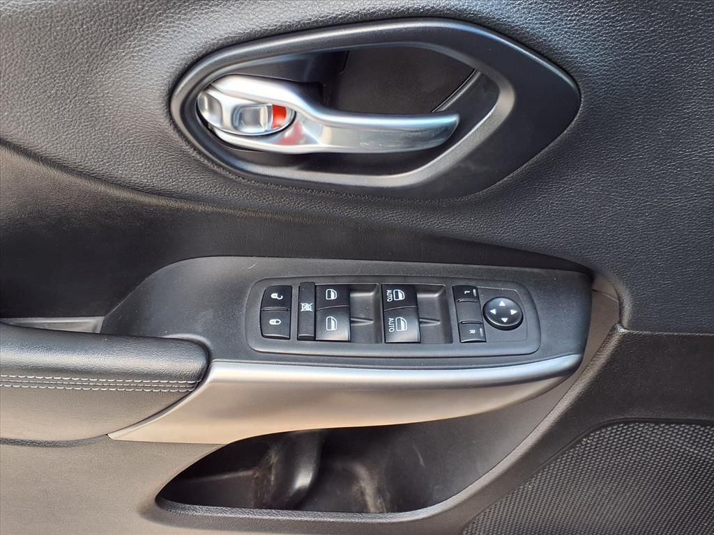 Used Car 2019 Jeep Cherokee  Latitude Plus For Sale Under $15,000 In Pleasanton, Texas