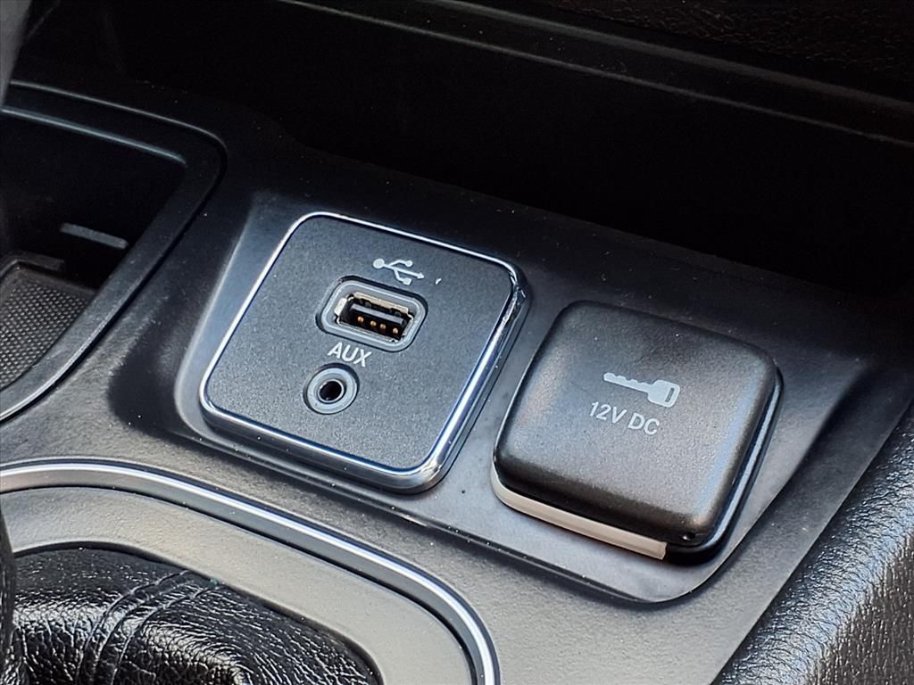 Used Car 2019 Jeep Cherokee  Latitude Plus For Sale Under $15,000 In Pleasanton, Texas