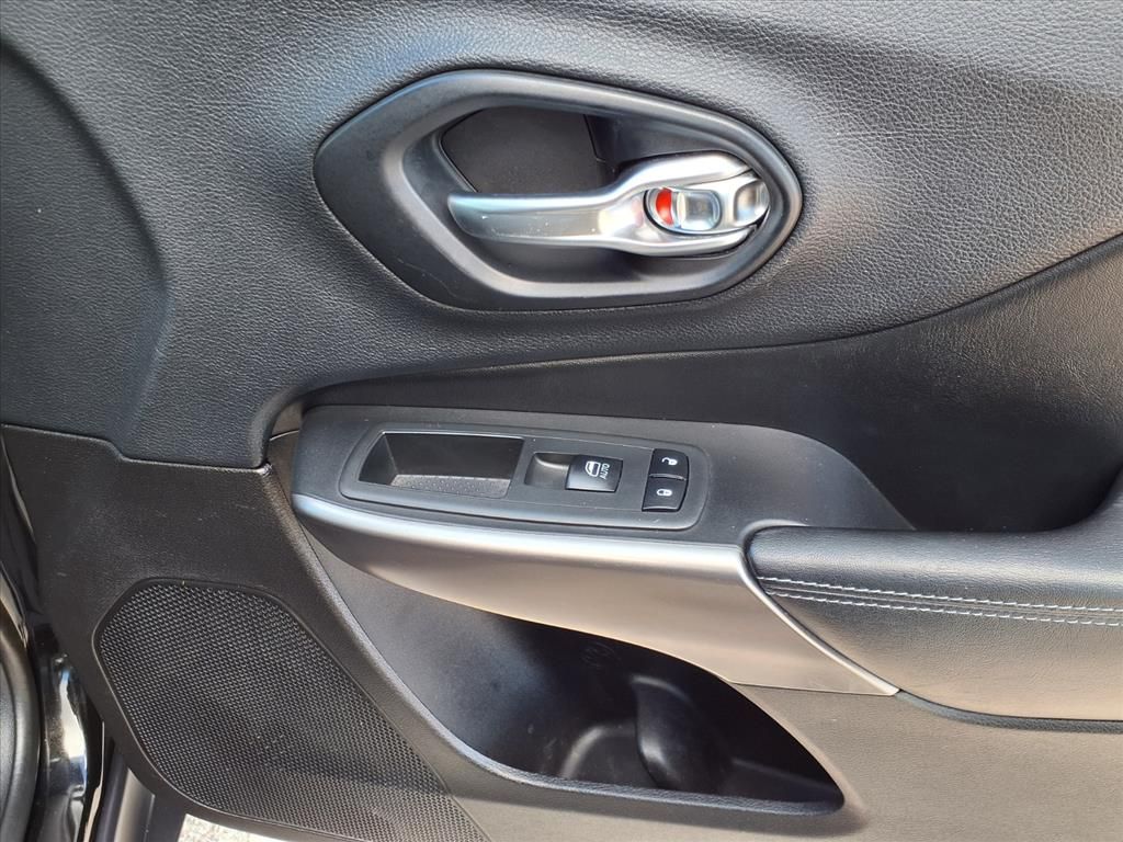 Used Car 2019 Jeep Cherokee  Latitude Plus For Sale Under $15,000 In Pleasanton, Texas