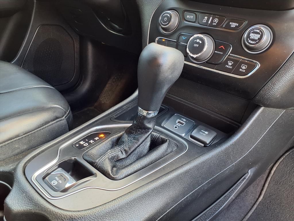 Used Car 2019 Jeep Cherokee  Latitude Plus For Sale Under $15,000 In Pleasanton, Texas