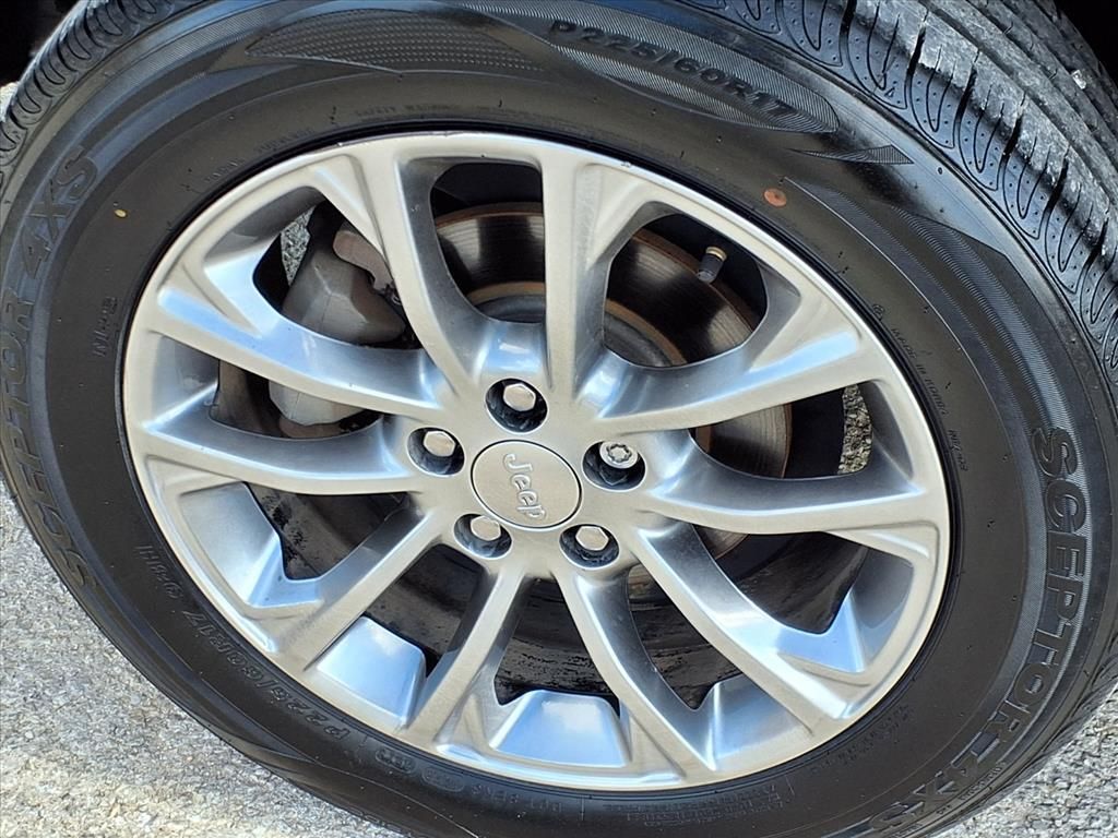 Used Car 2019 Jeep Cherokee  Latitude Plus For Sale Under $15,000 In Pleasanton, Texas