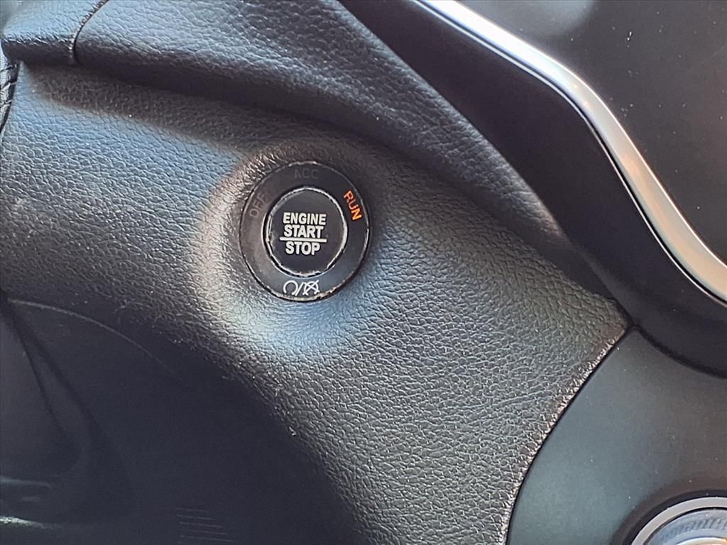 Used Car 2019 Jeep Cherokee  Latitude Plus For Sale Under $10,000 In Pleasanton, Texas