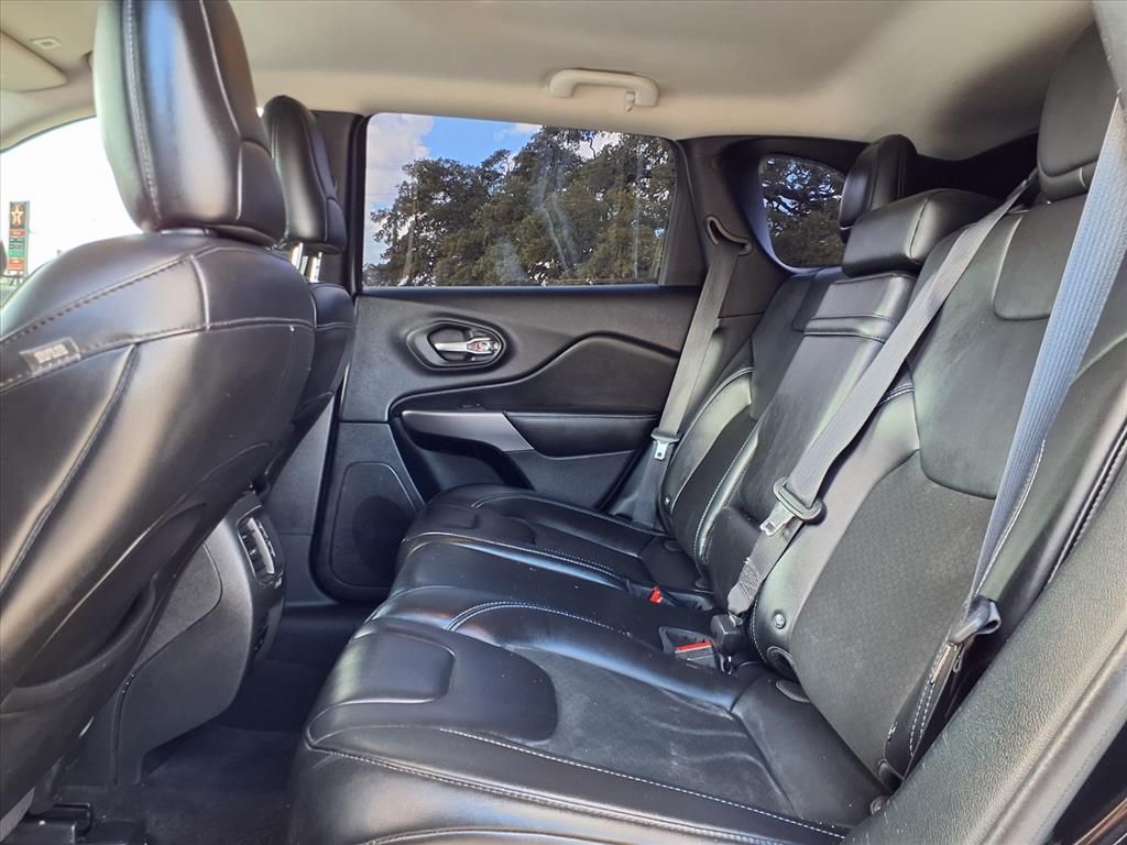 Used Car 2019 Jeep Cherokee  Latitude Plus For Sale Under $15,000 In Pleasanton, Texas