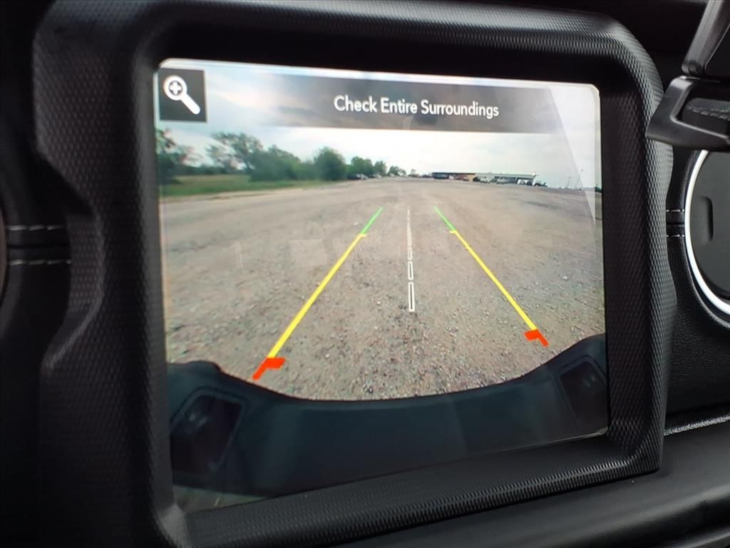 Used Car 2020 Jeep Gladiator  Overland For Sale Under $40,000 In Pleasanton, Texas