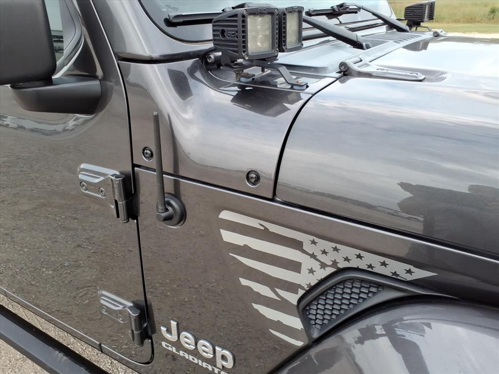 Used Car 2020 Jeep Gladiator  Overland For Sale Under $40,000 In Pleasanton, Texas