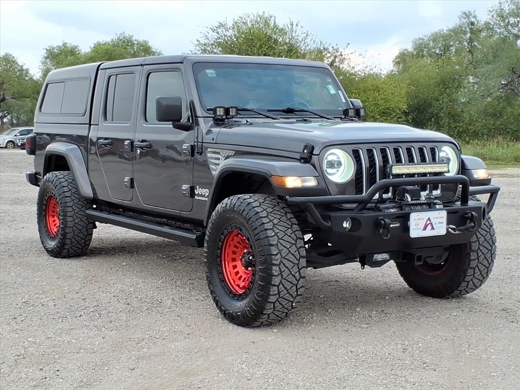 Used Car 2020 Jeep Gladiator  Overland For Sale Under $40,000 In Pleasanton, Texas