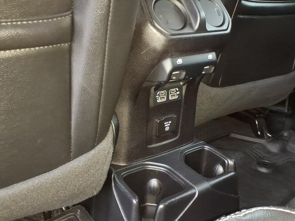 Used Car 2020 Jeep Gladiator  Overland For Sale Under $40,000 In Pleasanton, Texas