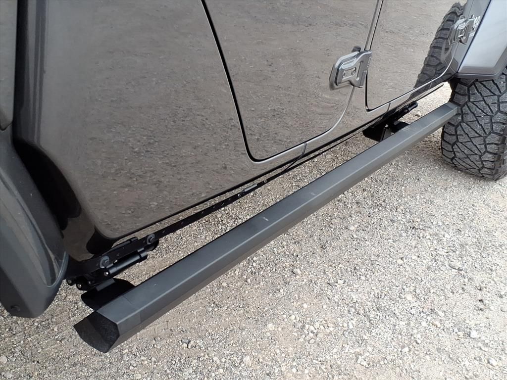 Used Car 2020 Jeep Gladiator  Overland For Sale Under $40,000 In Pleasanton, Texas