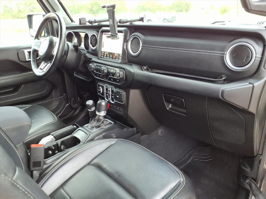 Used Car 2020 Jeep Gladiator  Overland For Sale Under $40,000 In Pleasanton, Texas