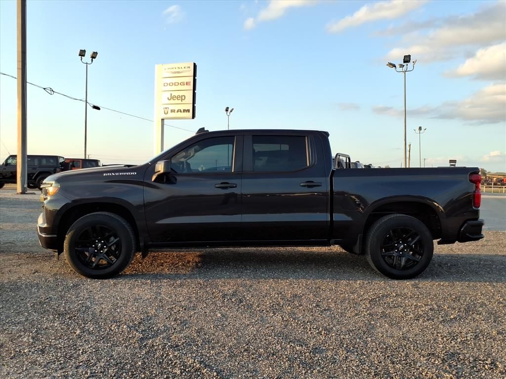 Used Car 2023 Chevrolet Silverado  Custom For Sale Under $35,000 In Pleasanton, Texas