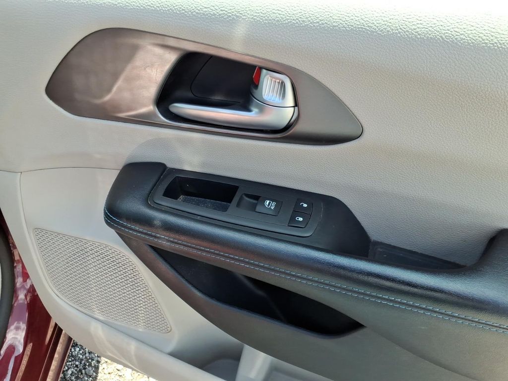 Used Car 2021 Chrysler Pacifica  Hybrid Touring L For Sale Under $20,000 In Pleasanton, Texas