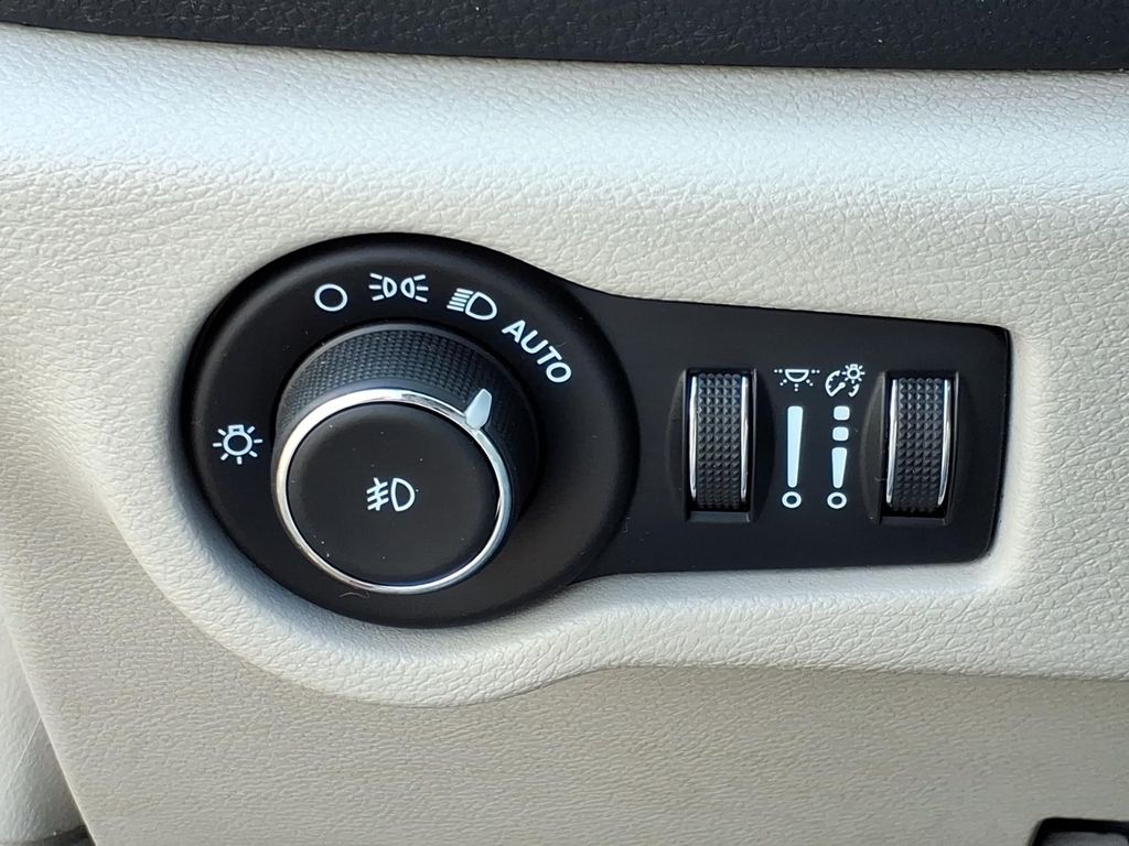 Used Car 2021 Chrysler Pacifica  Hybrid Touring L For Sale Under $20,000 In Pleasanton, Texas