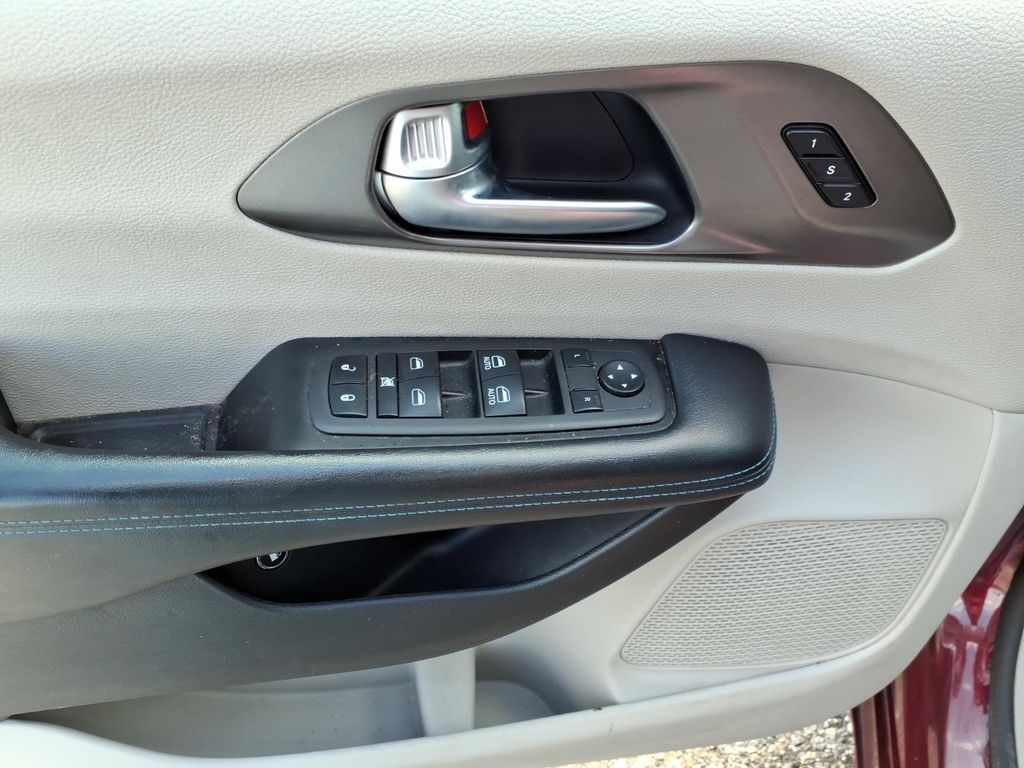 Used Car 2021 Chrysler Pacifica  Hybrid Touring L For Sale Under $20,000 In Pleasanton, Texas