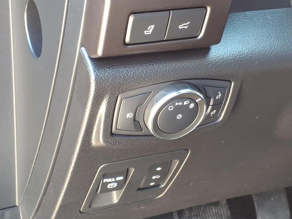 Used Car 2021 Ford Expedition Max  Limited For Sale Under $25,000 In Pleasanton, Texas