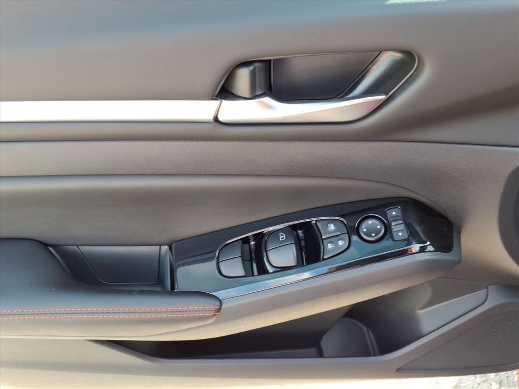 Used Car 2025 Nissan Altima  Sr For Sale Under $30,000 In Pleasanton, Texas