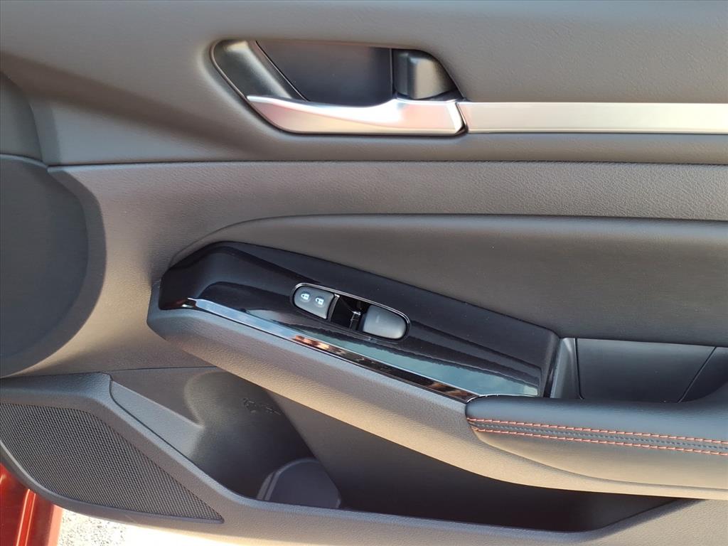 Used Car 2025 Nissan Altima  Sr For Sale Under $25,000 In Pleasanton, Texas