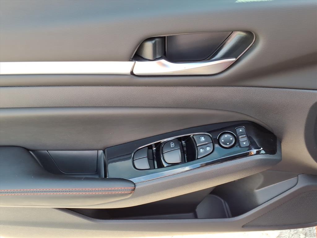 Used Car 2025 Nissan Altima  Sr For Sale Under $25,000 In Pleasanton, Texas