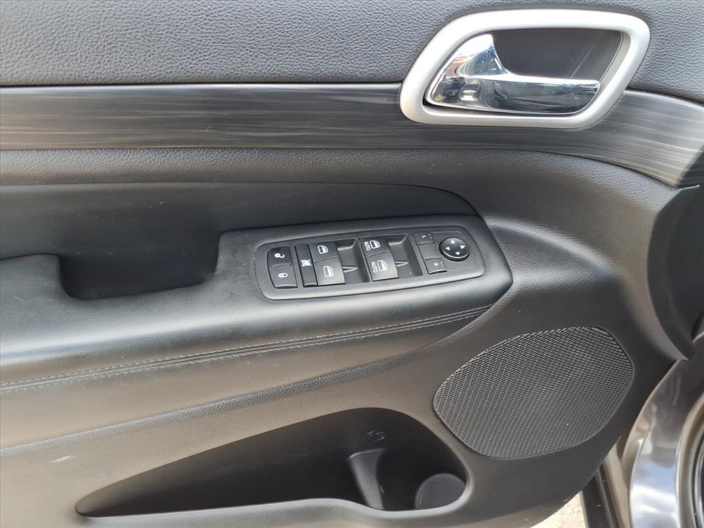 Used Car 2021 Jeep Grand Cherokee  Laredo E For Sale Under $25,000 In Pleasanton, Texas
