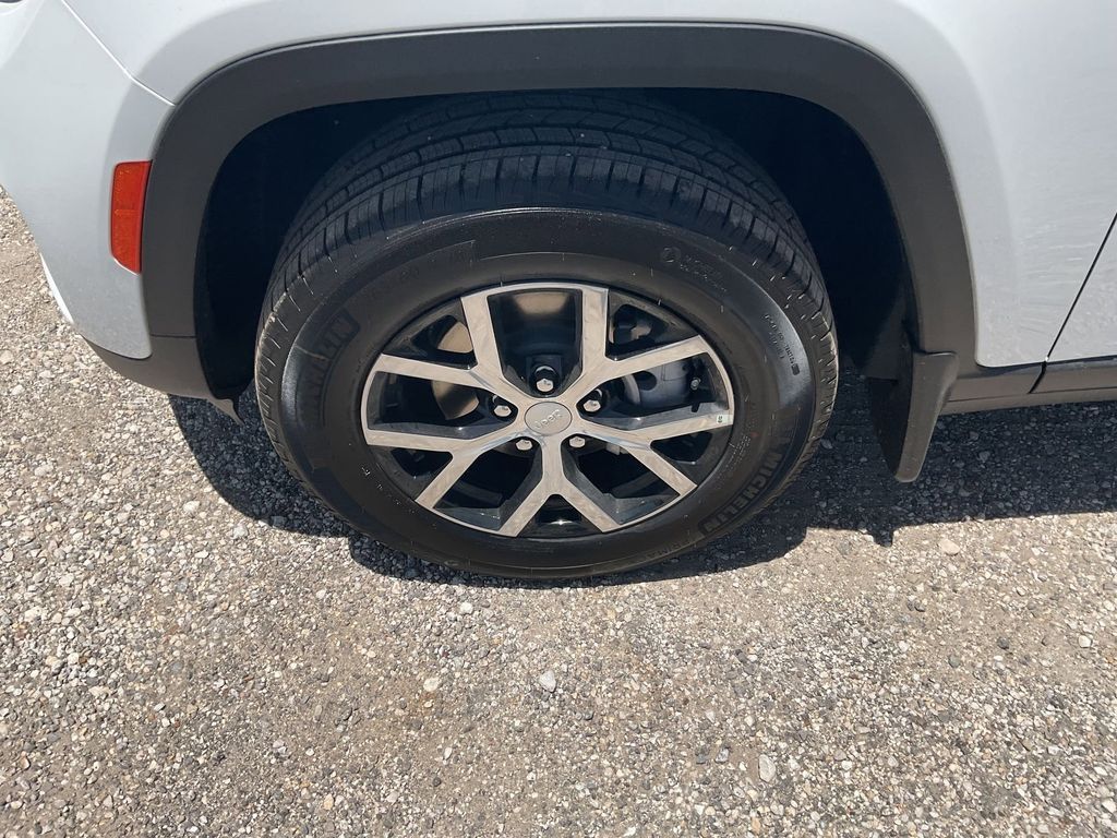 New Car 2025 Jeep Grand Cherokee  Limited For Sale Under $50,000 In Pleasanton, Texas