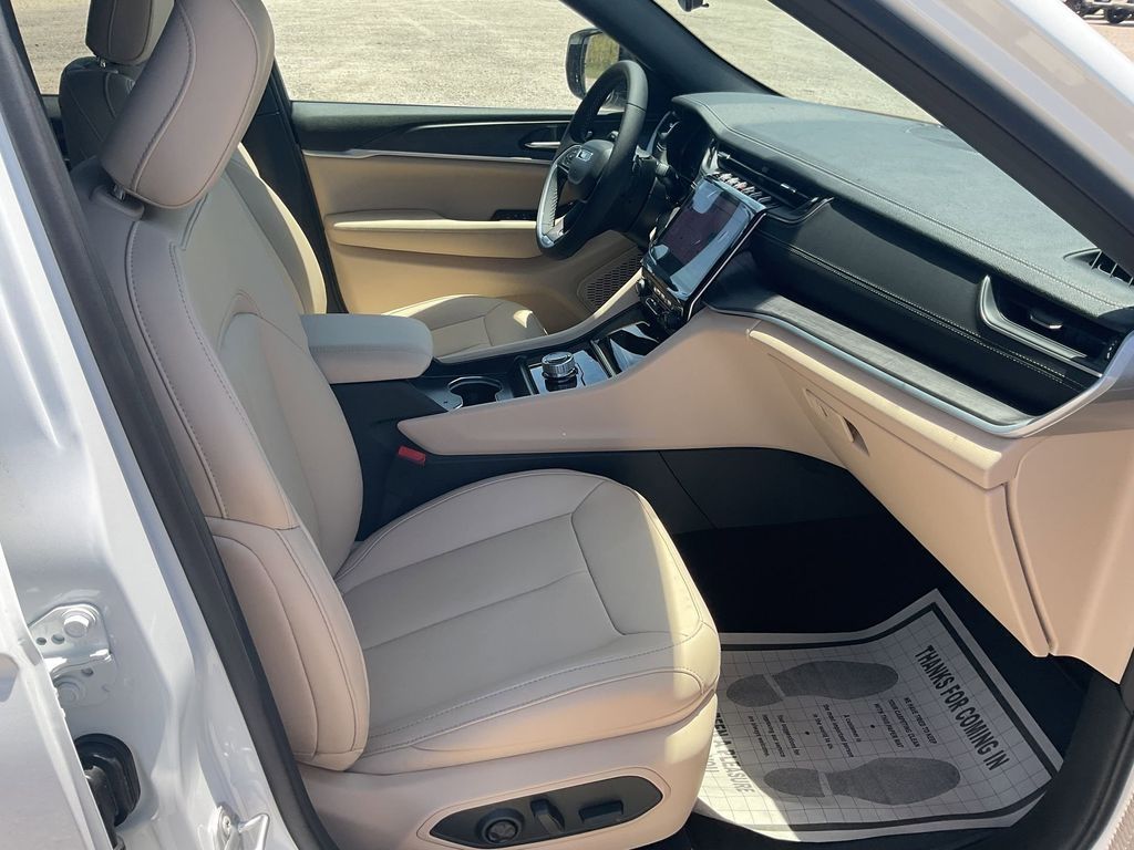 New Car 2025 Jeep Grand Cherokee  Limited For Sale Under $50,000 In Pleasanton, Texas