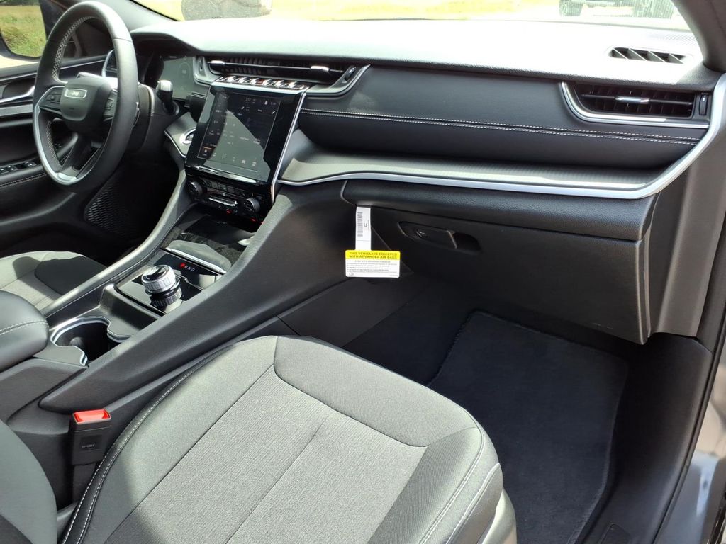 New Car 2025 Jeep Grand Cherokee  Laredo X For Sale Under $40,000 In Pleasanton, Texas