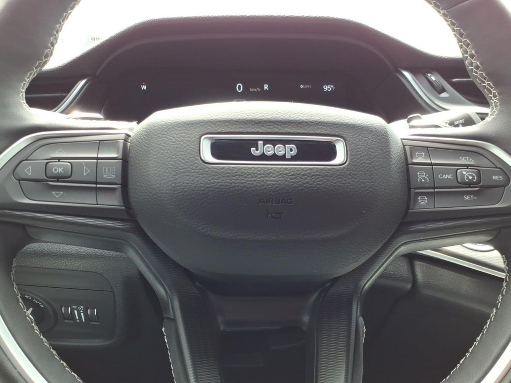 New Car 2025 Jeep Grand Cherokee  Laredo X For Sale Under $40,000 In Pleasanton, Texas