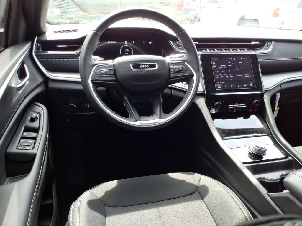 New Car 2025 Jeep Grand Cherokee  Laredo X For Sale Under $40,000 In Pleasanton, Texas