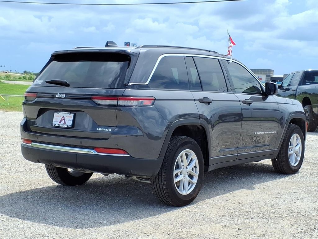 New Car 2025 Jeep Grand Cherokee  Laredo X For Sale Under $40,000 In Pleasanton, Texas