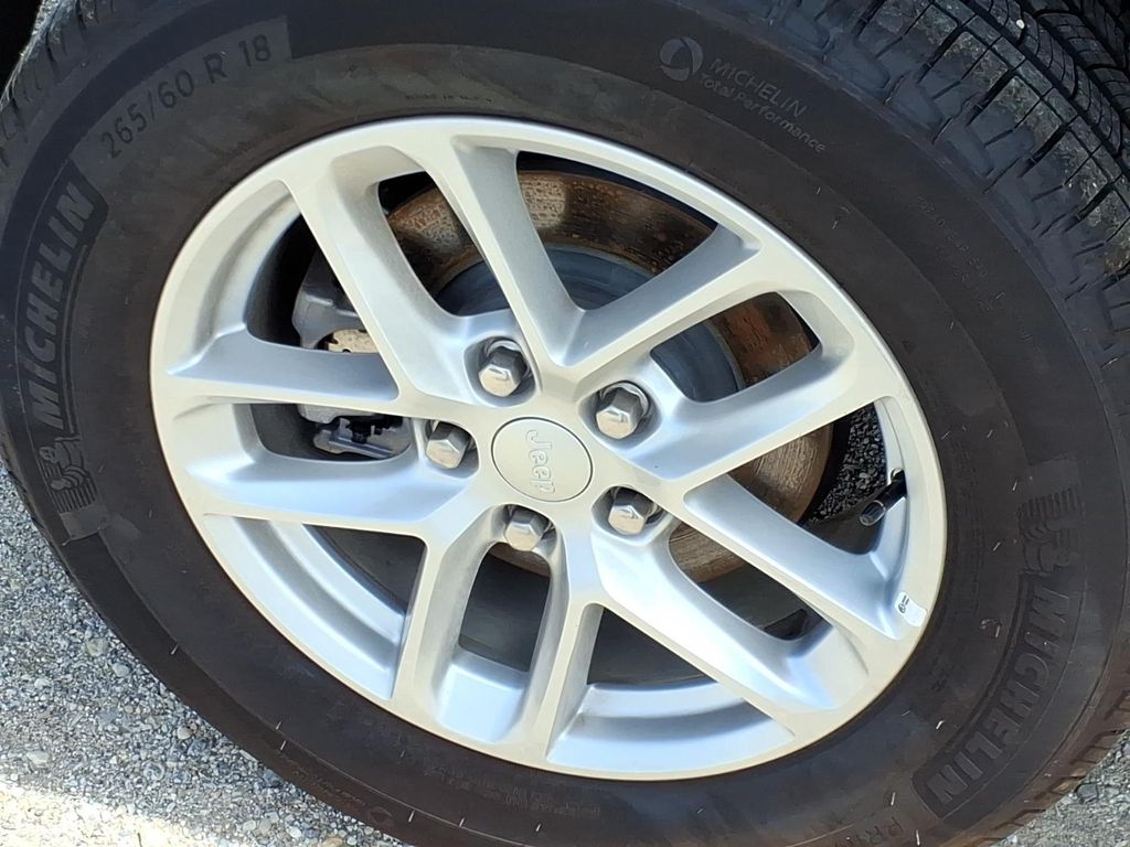 New Car 2025 Jeep Grand Cherokee  Laredo X For Sale Under $40,000 In Pleasanton, Texas