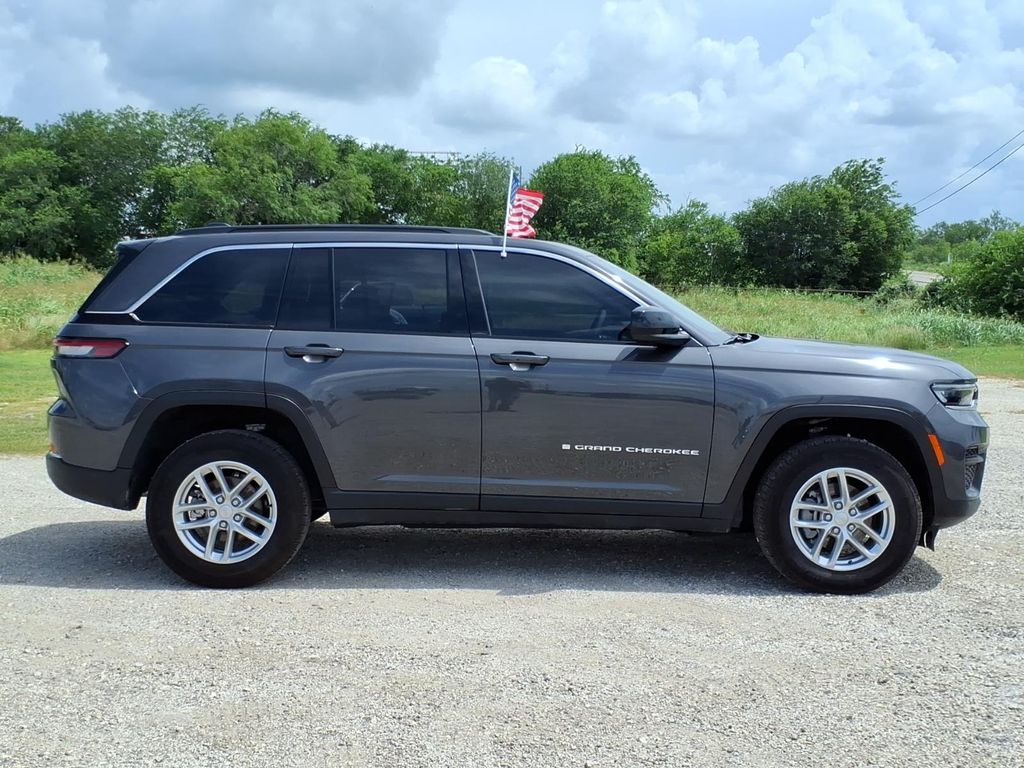 New Car 2025 Jeep Grand Cherokee  Laredo X For Sale Under $40,000 In Pleasanton, Texas